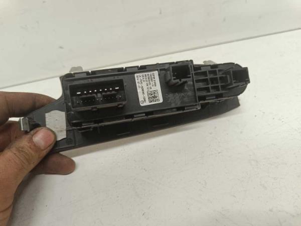 BOUTON LEVE VITRE PEUGEOT - Vue 2